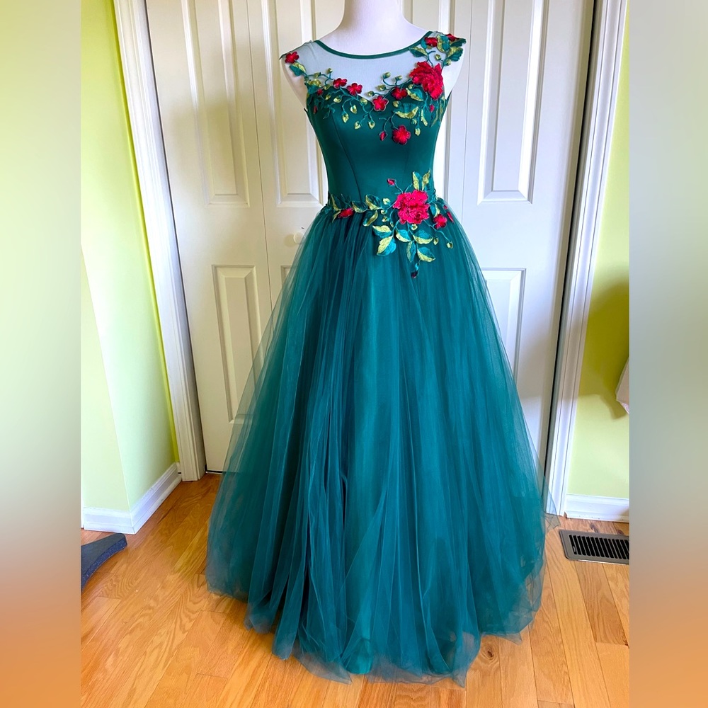 NEW Emerald Green Tulle Ball Gown Prom Dress 3d Floral Appliqué 6/42 NWOT